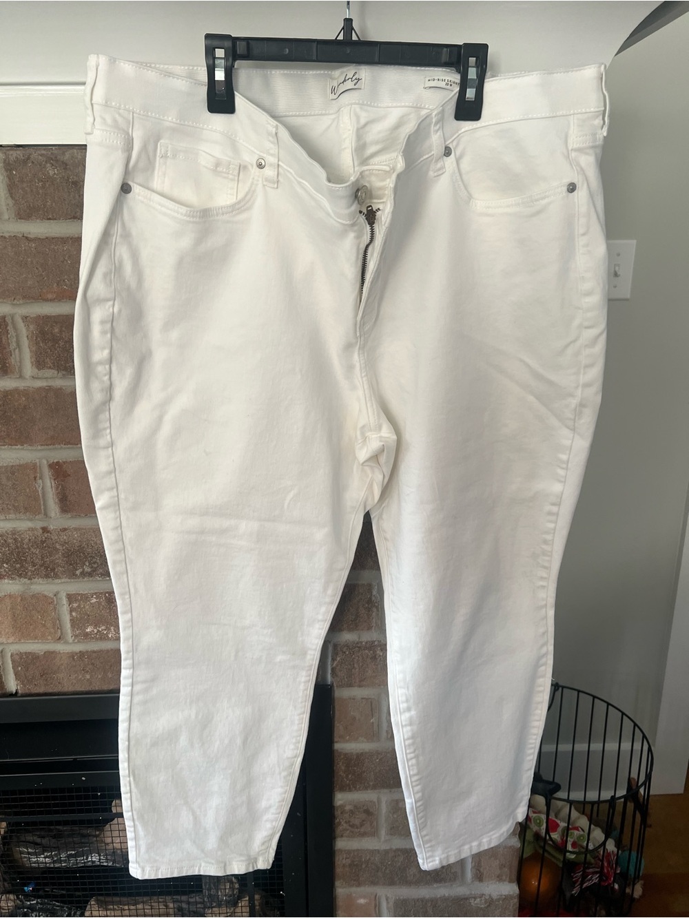 Wonderly White Ankle Crop Stretch Jeans